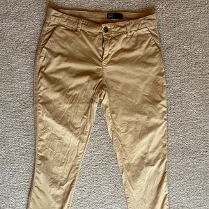 Gap size 4 Girlfriend Chino Cropped Pants